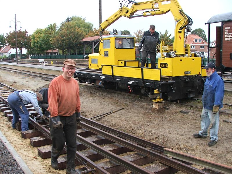 2009-09-30, Museumsbahn Weichenbau58.JPG